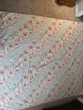 Floral, Cottage Core FarmHouse QueenQuilt with 2 pillow covers - Pink and Cream